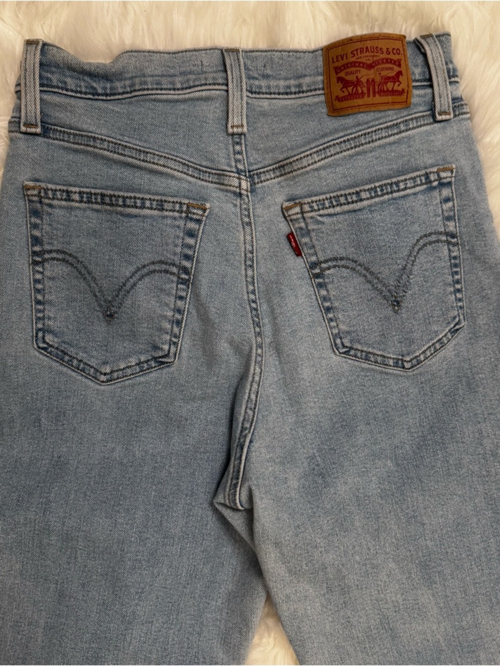 Levi’s Wedgie Fit High Rise Mom Jeans Light Wash W28 L27 NEW Condition - Picture 11 of 13